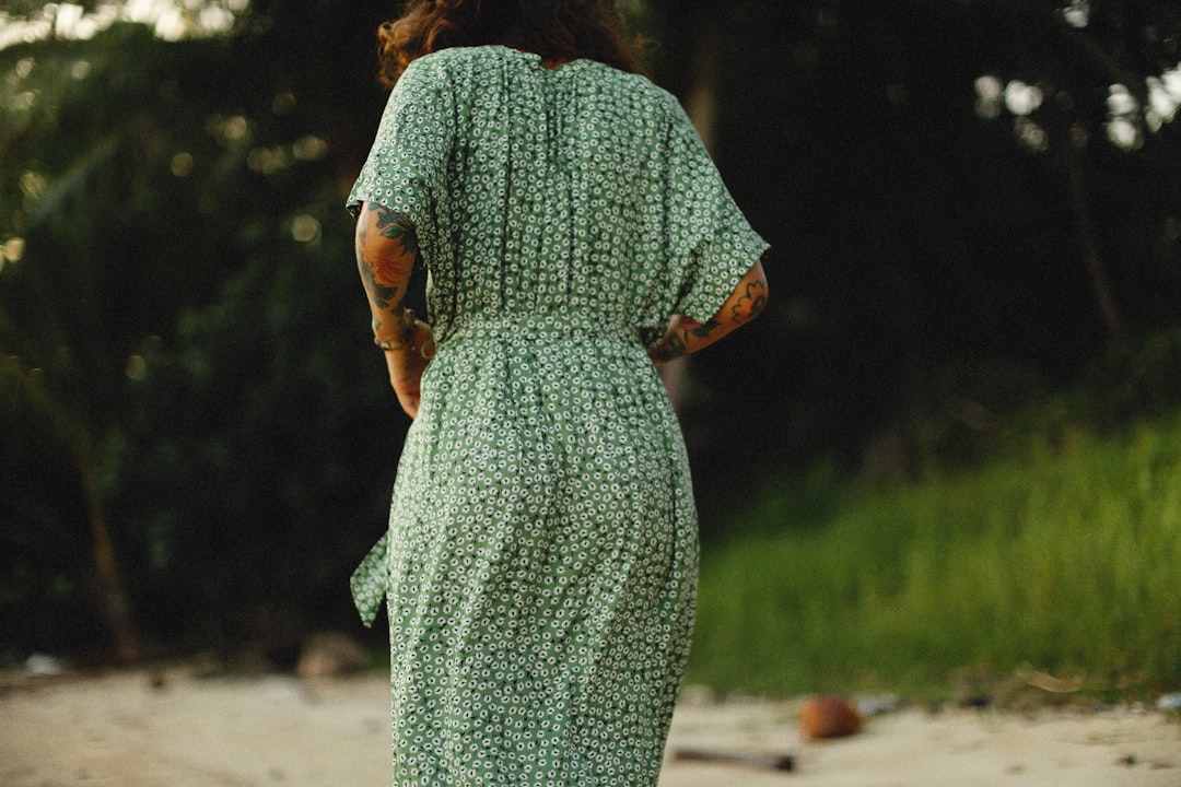Summer maxi dress for apple shaped women