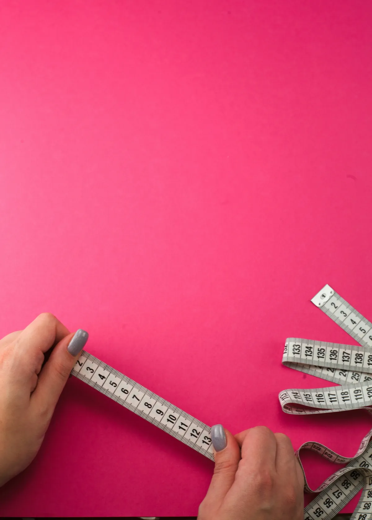 Woman measuring her waist for hourglass figure calculator