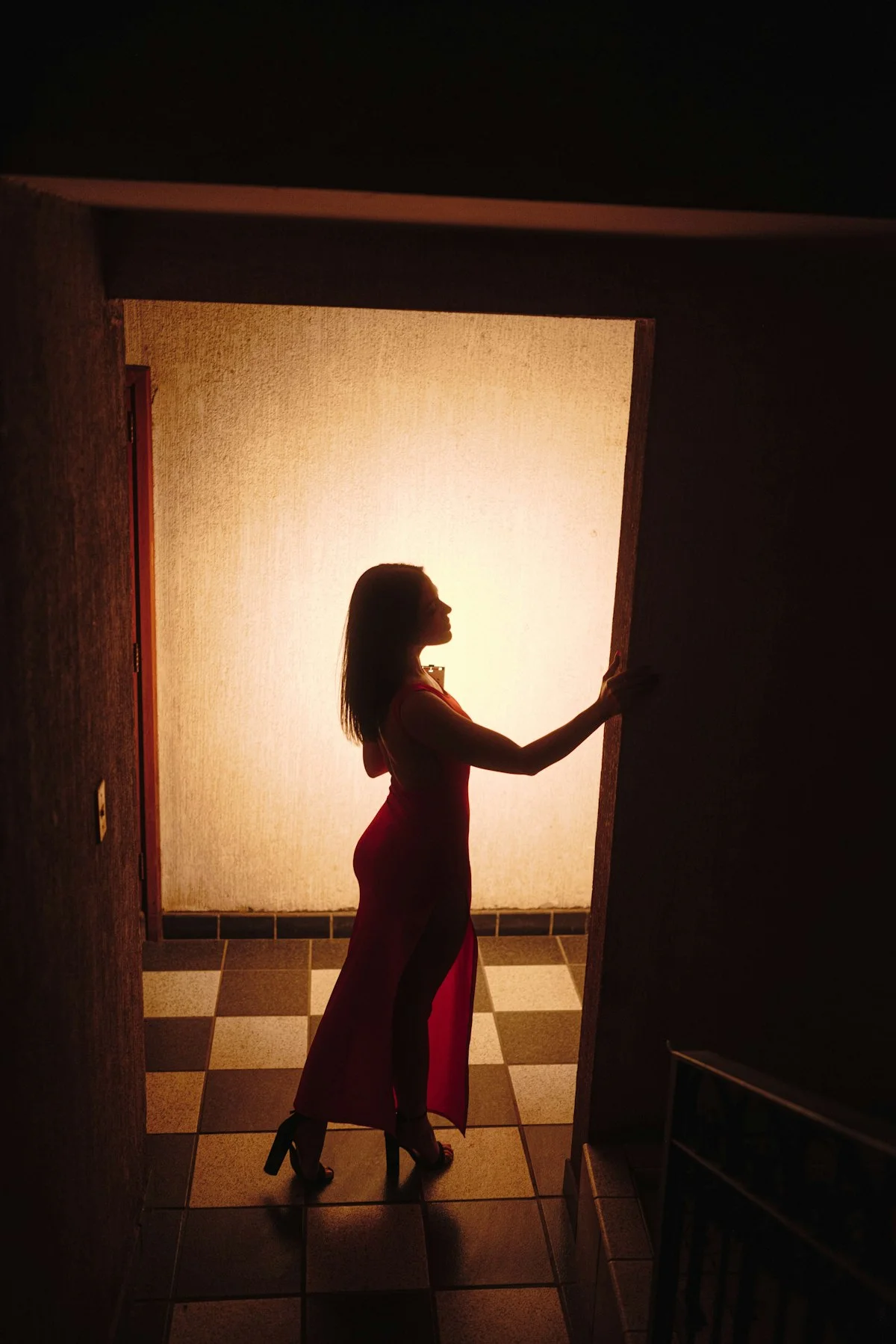 Fashion silhouette showing hourglass physique