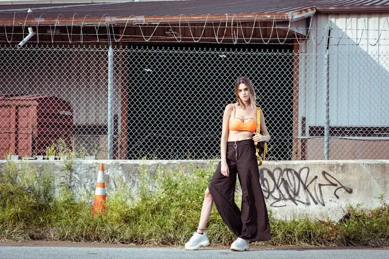 Women's wide-leg trousers