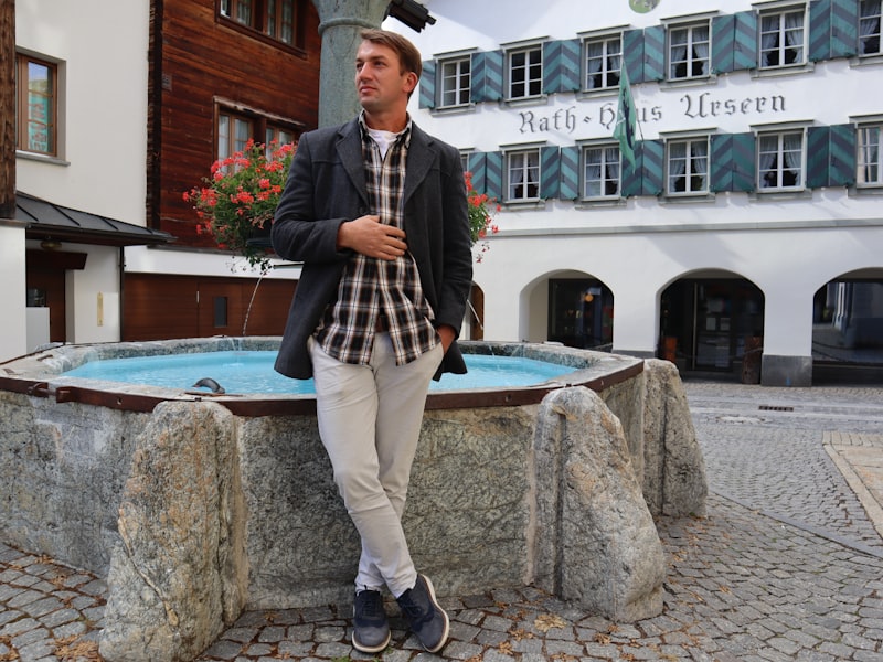 Man wearing a dressy casual outfit with a sport coat and dark jeans
