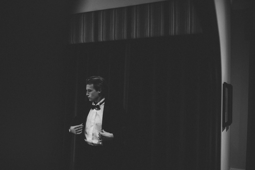 Man wearing a dark suit without tie at a cocktail event