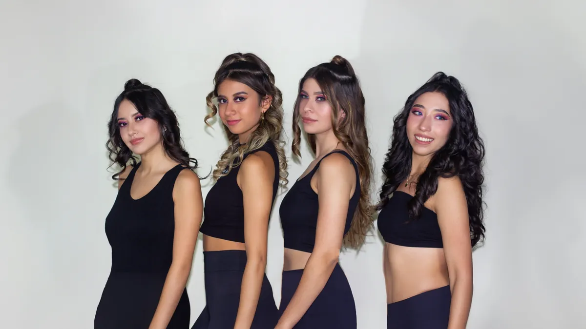 Comparison of five female body shapes including hourglass pear apple rectangle and inverted triangle