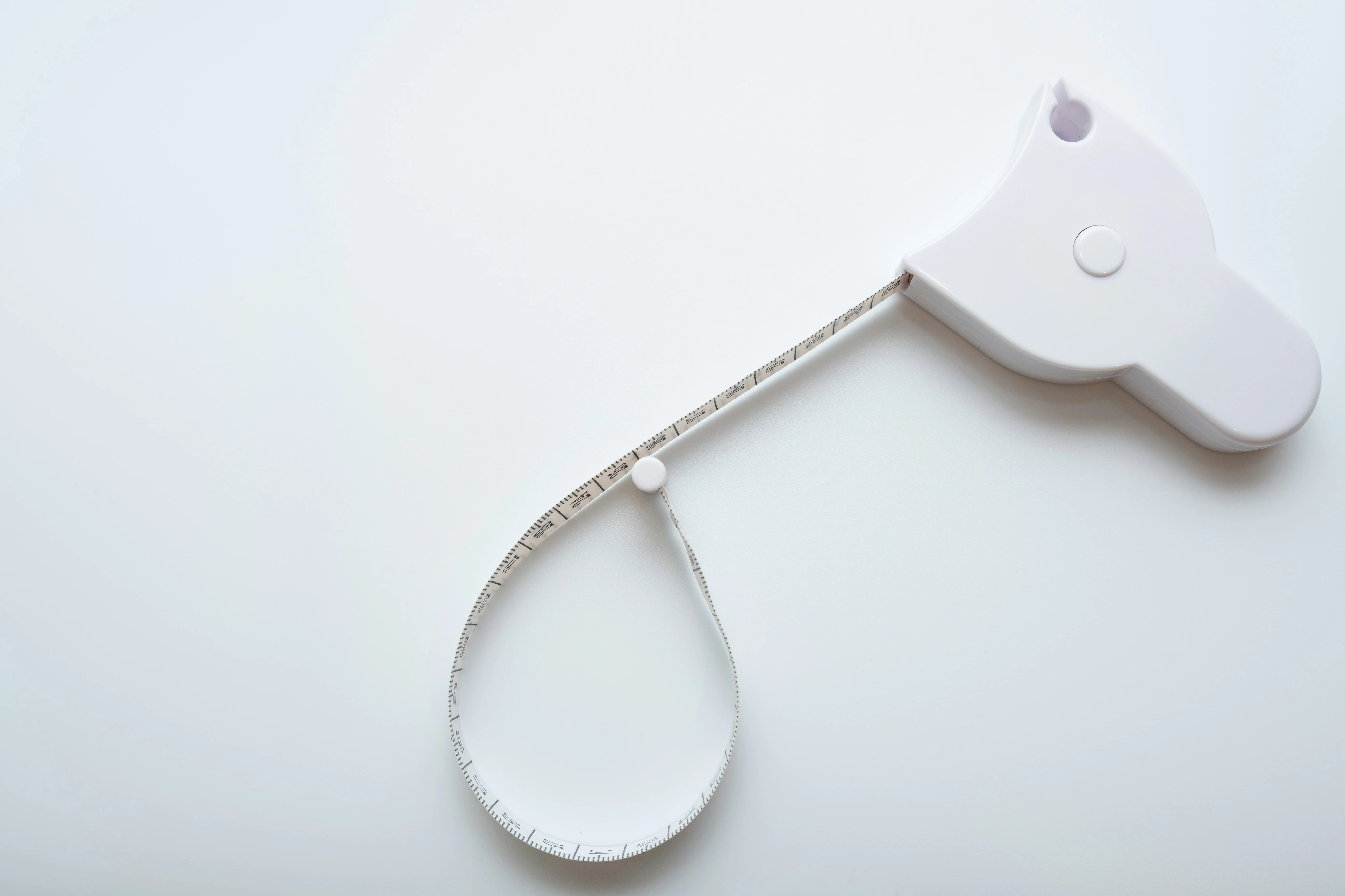 Body measurement guide showing how to measure bust waist and hips for hourglass body shape